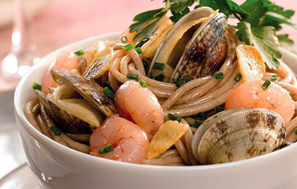 ESPAGUETIS CON GAMBAS Y ALMEJAS BAJOS EN CALORÍAS