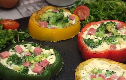 PIMIENTOS RELLENOS CON TORTILLA DE BRÓCOLI Y JAMÓN