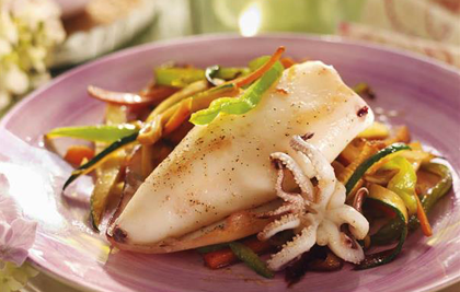 CALAMAR A LA PLANCHA CON VERDURAS SALTEADAS
