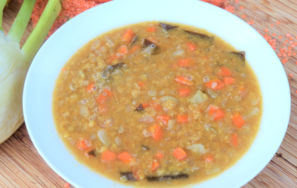SOPA DE LENTEJAS ROJAS CON HINOJO Y MISO