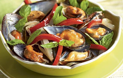 MEJILLONES SALTEADOS CON MENTA Y ALBAHACA